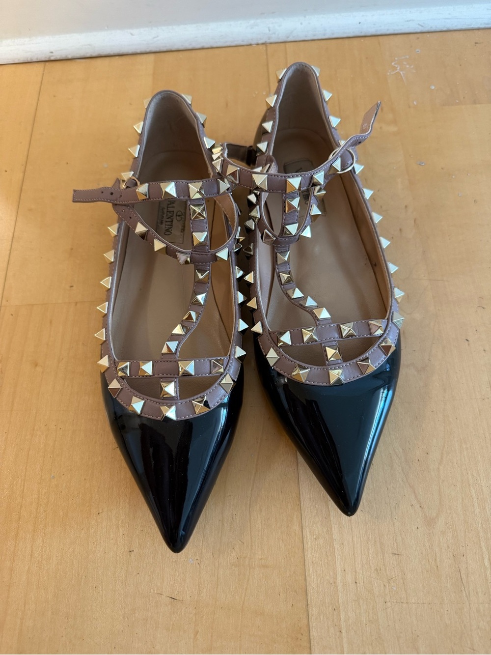 Valentino Garavani Black Patent Pointed Flats with Taupe Studded T-Strap. Size38